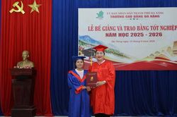 Trao bằng nghề, mở hướng lập nghiệp cho học sinh miền núi