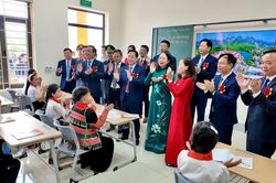 Niềm vui nơi biên cương Sơn La khi được học tập trong ngôi trường hiện đại