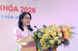 Cô Hiệu trưởng giao 'bài tập về nhà' cho hơn 4.000 tân sinh viên