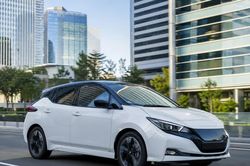 Nissan đánh dấu 10 năm phát triển xe điện LEAF