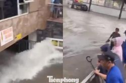 Nước mưa cuồn cuộn như thác tràn vào tầng hầm chung cư ở Nghệ An