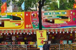 Bánh Trung thu đại hạ giá kiểu 'lạ hoắc'