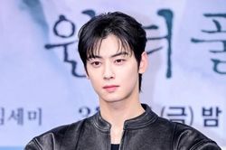 Ca sĩ Cha Eun Woo bị theo dõi, gắn máy nghe lén