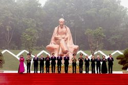 Khánh thành tượng đài 'Bác Hồ với ngày hội non sông'