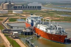 Mỹ, Trung Quốc thảo luận giảm thuế LNG trước cuộc gặp thượng đỉnh