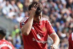 Khủng hoảng lại bủa vây Old Trafford