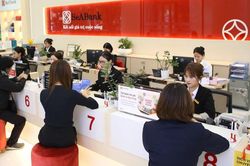Cổ phiếu SSB vừa tăng trần 3 phiên, loạt lãnh đạo SeABank đăng ký bán cổ phiếu