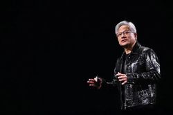 CEO Nvidia thúc giục tăng tốc cuộc đua AI, phản đối quan điểm nên 'hãm phanh'
