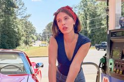 Nữ diễn viên Hollywood Millie Bobby Brown thông báo đã nhận con nuôi thứ hai ở tuổi 22