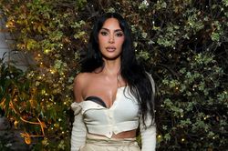 Người mẫu Kim Kardashian được chẩn đoán mắc bệnh liên quan đến thực quản