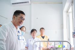 Tình hình người phụ nữ bị nhánh cây đè trúng ở TP.HCM
