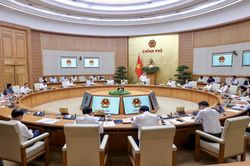 Khẩn trương hoàn thiện các dự án luật, khơi thông nguồn lực phát triển