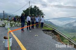 Nỗ lực khắc phục sạt lở do mưa lũ, đảm bảo giao thông thông suốt