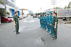 Những chiến sĩ trong nhà máy