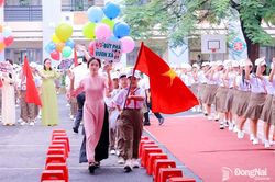 Bình Minh - Nắng mới trên những mái trường