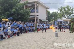 Gần 800 học sinh được tuyên truyền, trải nghiệm phòng cháy, chữa cháy và cứu nạn, cứu hộ