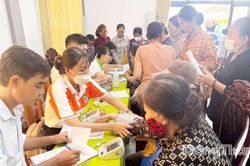 Chăm lo sức khỏe phụ nữ, trẻ em vùng biên giới