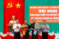 Bàn giao chức vụ Chỉ huy trưởng Bộ CHQS tỉnh Gia Lai
