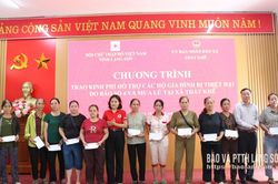 Hội Chữ thập đỏ tỉnh trao kinh phí hỗ trợ các hộ bị ảnh hưởng do mưa bão tại xã Thất Khê