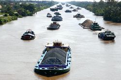 Đánh thức lợi thế đường thủy, hướng tới mạng lưới vận tải xanh
