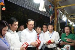 Điểm nghẽn 'được mùa mất giá' và lời giải từ Festival nông sản đầu tiên của Tuyên Quang