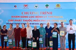 Hơn 200 người cao tuổi được khám sức khoẻ miễn phí