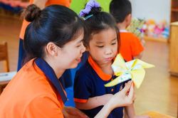 Quy định về điều kiện nhận hỗ trợ tiền trông trưa, nấu ăn cho trẻ mầm non