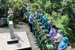 Tổng Cọt phát huy sức mạnh đoàn kết, bảo vệ chủ quyền, an ninh biên giới