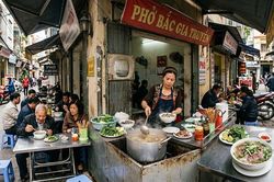 Những bát bún 10.000 đồng giữa chợ Hà Nội