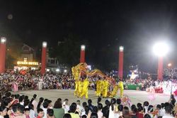Phường Kiến Hưng trao 1.100 suất quà tại Đêm hội Trung thu 'Vầng trăng yêu thương'