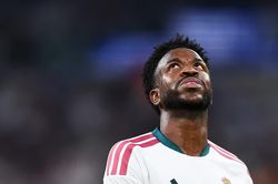 HLV Mourinho thua trận thứ hai, Real Madrid bị Barcelona bỏ xa