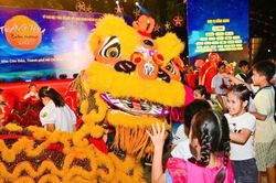 Mùa trăng nối những yêu thương nơi biển đảo