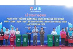 'Áo xanh' Quảng Ngãi chung tay làm sạch môi trường