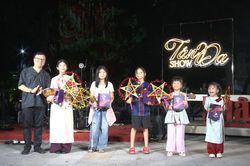 Báo Nhân Dân ra mắt không gian nghệ thuật cộng đồng bên gốc đa hơn 300 tuổi