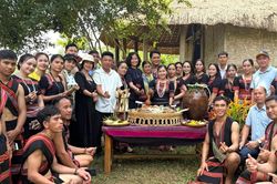Tái hiện lễ hội 'Ăn mừng lúa mới' của đồng bào Giẻ Triêng tại Hà Nội