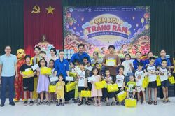 Mang trung thu đến cho các em thiếu nhi ở Trung tâm bảo trợ xã hội Đà Nẵng