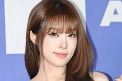 YENA (IZ*ONE) tiết lộ 'cú sốc' về Lee Joon