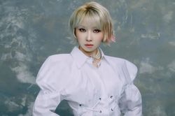 Minzy (2NE1) chuẩn bị 'phủ sóng cõi mạng'