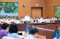 Bộ trưởng GD-ĐT rút kinh nghiệm, cam kết không tái diễn tình trạng thiếu sách giáo khoa