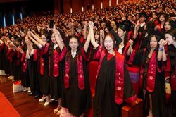 Hơn 1.700 tân cử nhân Trường Đại học Ngoại thương nhận bằng tốt nghiệp