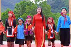 Đề nghị sớm giải quyết vấn đề tiền lương, tháo gỡ bài toán thiếu giáo viên