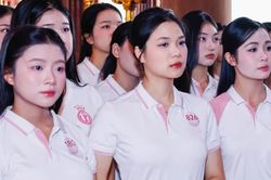 Các cô gái Hoa hậu Việt Nam nghe chuyện xưa dưới bóng đa Tân Trào