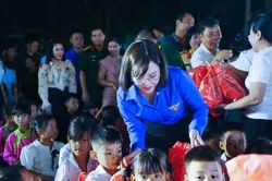 Tết Trung thu đặc biệt ấm áp của trẻ em vùng biên