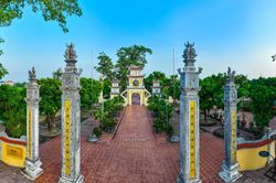 Linh thiêng ngôi đền không cổng, có báu vật kiệu vàng giấu dưới lớp sơn 400 năm