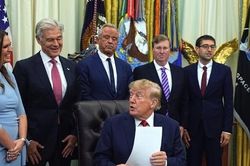 Ông Trump liệt kê '25 thành tựu hàng đầu', tuyên bố thành lập lực lượng AI