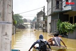 Người dân Quảng Bị chống chọi với nước ngập