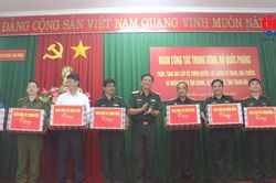 Bộ đội Biên phòng tận tụy, hết lòng bám bản, giúp đỡ nhân dân