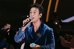 Màn hát live tiếng Anh của Dương Edward đang gây sốt mạng xã hội