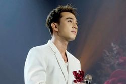 Màn hát live tiếng Anh của Dương Edward đang gây sốt mạng xã hội
