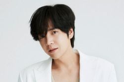 Phim mới của Jang Geun Suk bất ngờ tạm dừng quay